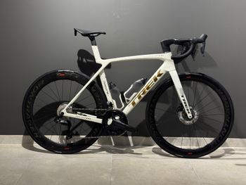 Trek Madone 8 SLR 2025 Road & Gravel usato