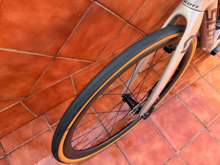Used Scott Addict 30 2023 2023 Road & Gravel, Light Gray — image 8 of 11