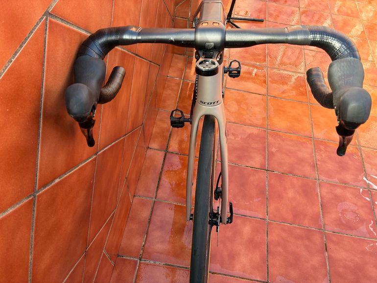 Used Scott Addict 30 2023 2023 Road & Gravel, Light Gray — image 9 of 11