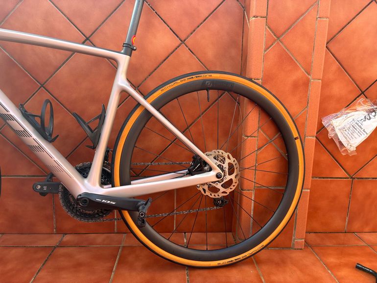 Used Scott Addict 30 2023 2023 Road & Gravel, Light Gray — image 11 of 11