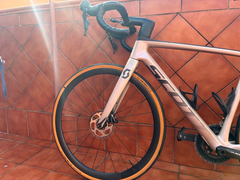 Used Scott Addict 30 2023 2023 Road & Gravel, Light Gray — image 10 of 11