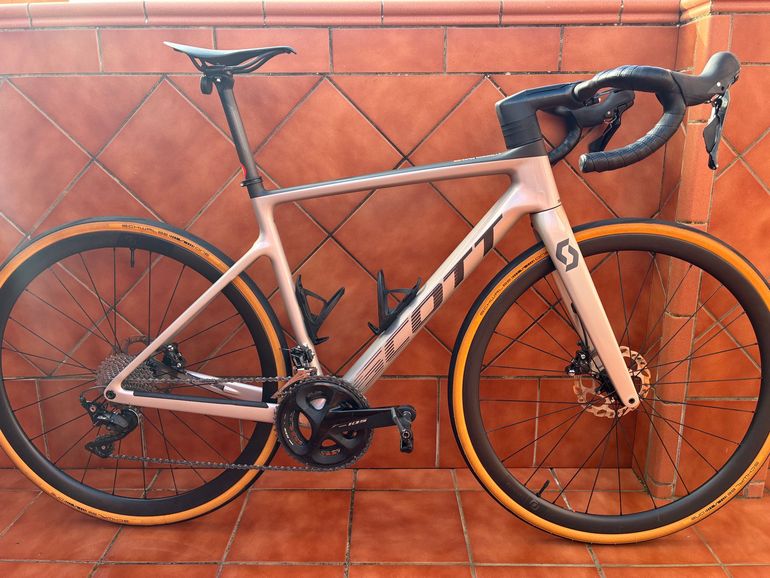 Used Scott Addict 30 2023 2023 Road & Gravel, Light Gray — image 1 of 11