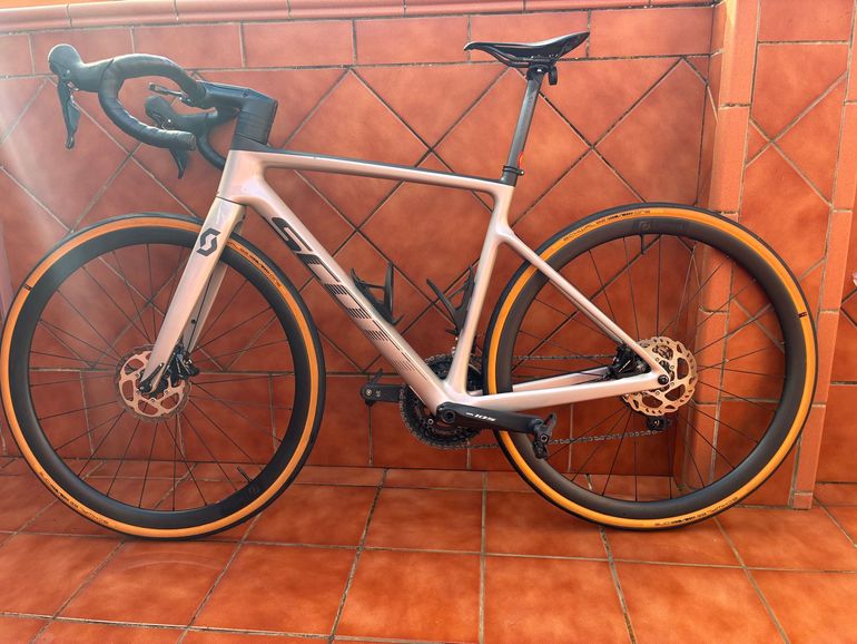 Used Scott Addict 30 2023 2023 Road & Gravel, Light Gray — image 2 of 11