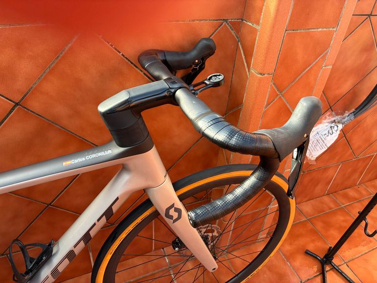 Used Scott Addict 30 2023 2023 Road & Gravel, Light Gray — image 7 of 11