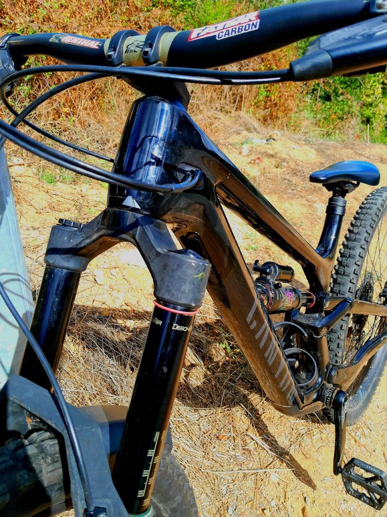 Canyon Torque 29 CF 7 2023 2023 Mountainbike usato, Nero — immagine 4 di 12