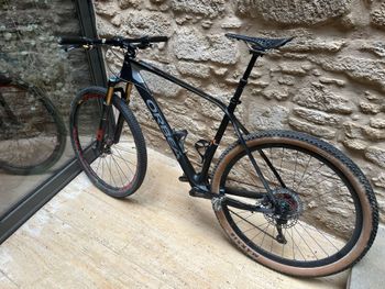 Used Orbea Alma Shimano Deore XT Di2 2019 Mountainbike, Black — image 3 of 3