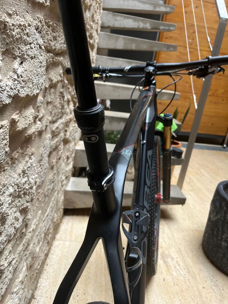Used Orbea Alma Shimano Deore XT Di2 2019 Mountainbike, Black — image 2 of 3