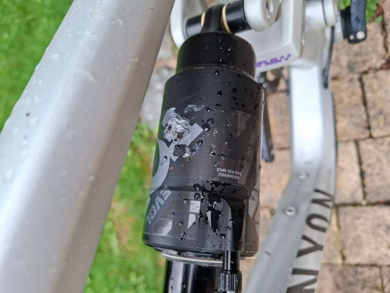 Canyon Torque Mullet AL 7 2024 2024 Mountainbike usato, Grigio chiaro — immagine 6 di 6
