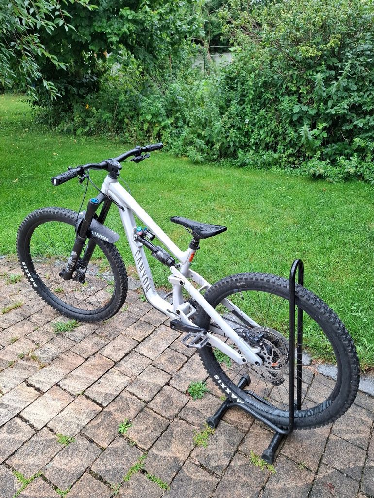 Canyon Torque Mullet AL 7 2024 2024 Mountainbike usato, Grigio chiaro — immagine 2 di 6