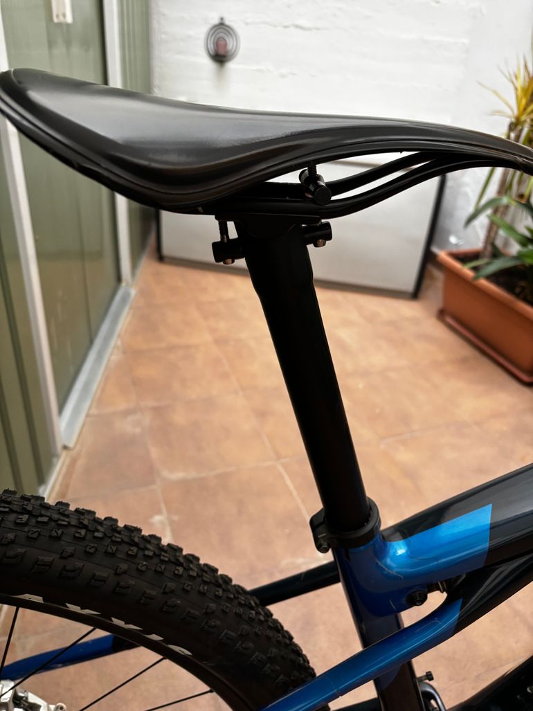 Used Trek Supercaliber SRAM GX Eagle AXS (T-Type) 2024 Mountainbike, Blue — image 6 of 9