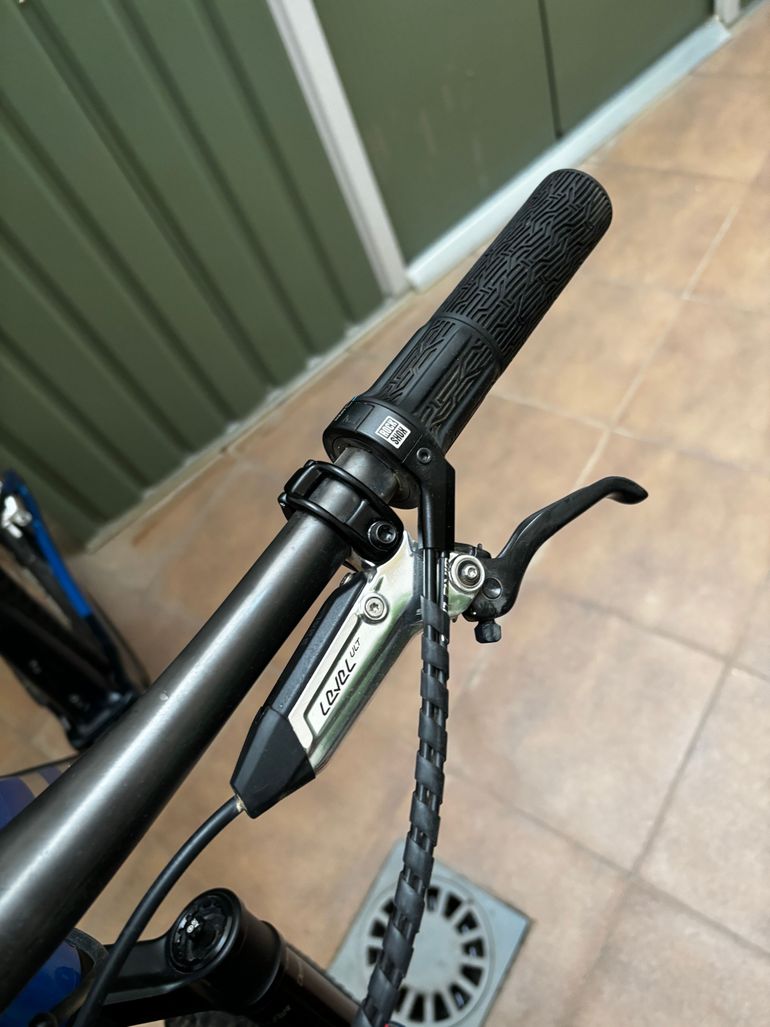 Used Trek Supercaliber SRAM GX Eagle AXS (T-Type) 2024 Mountainbike, Blue — image 4 of 9