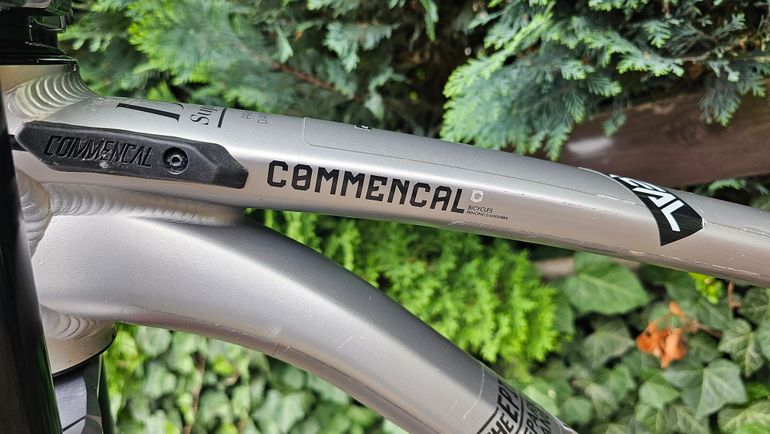 Używany Commencal Supreme DH V4 XS 2022 Road & Gravel — zdjęcie 3 z 9