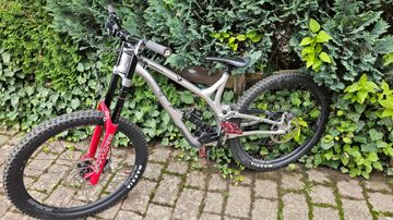 Używany Commencal Supreme DH V4 XS 2022 Road & Gravel — zdjęcie 1 z 9