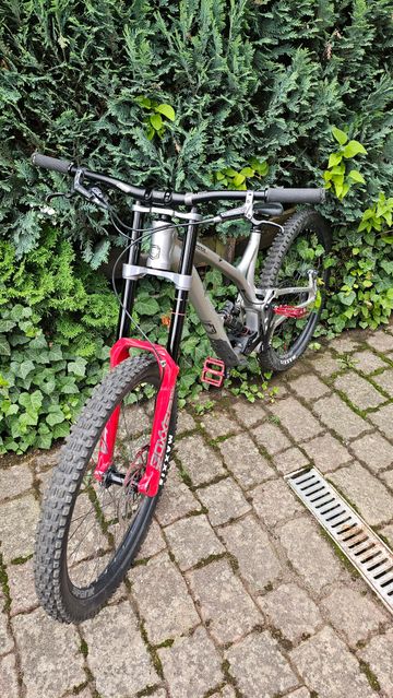 Używany Commencal Supreme DH V4 XS 2022 Road & Gravel — zdjęcie 2 z 9
