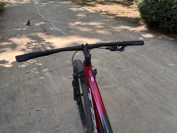 Used Trek Marlin 6 Gen 3 2025 2025 Mountainbike, Red, 27.5, 29 — image 8 of 11