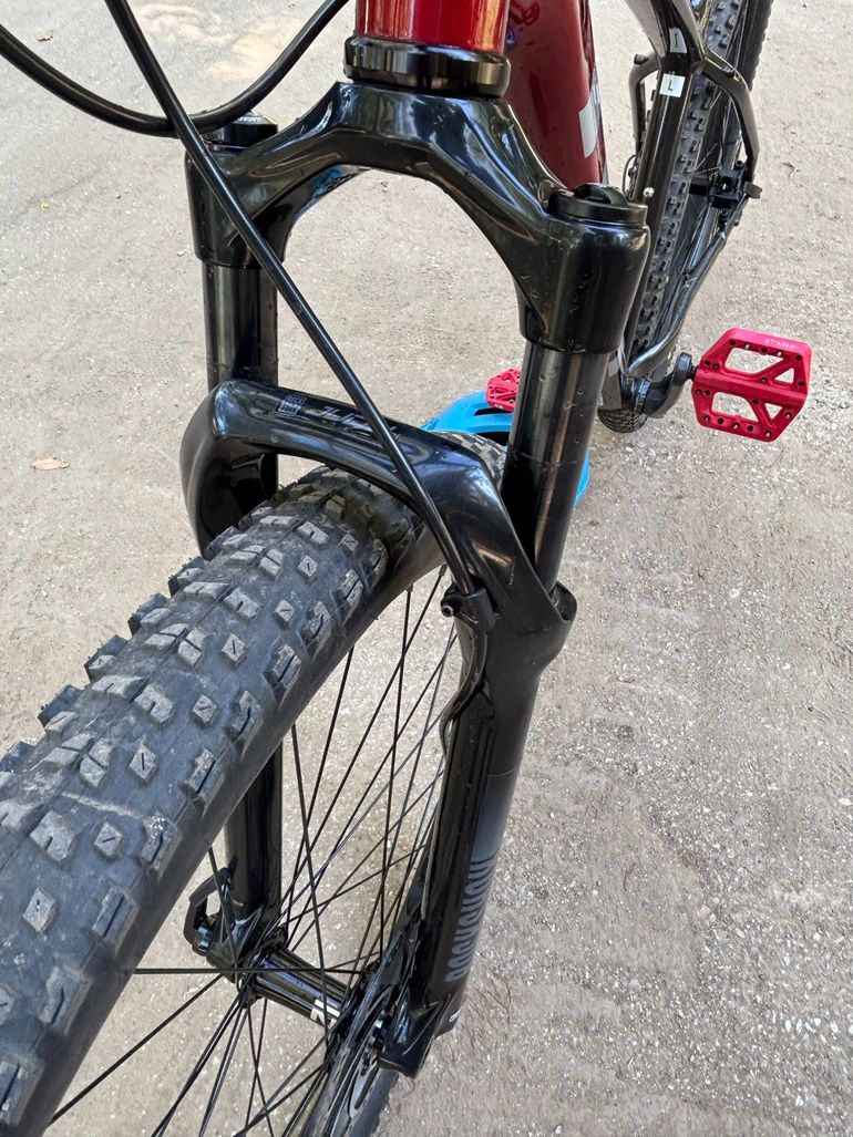 Used Trek Marlin 6 Gen 3 2025 2025 Mountainbike, Red, 27.5, 29 — image 4 of 11