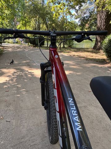 Used Trek Marlin 6 Gen 3 2025 2025 Mountainbike, Red, 27.5, 29 — image 7 of 11