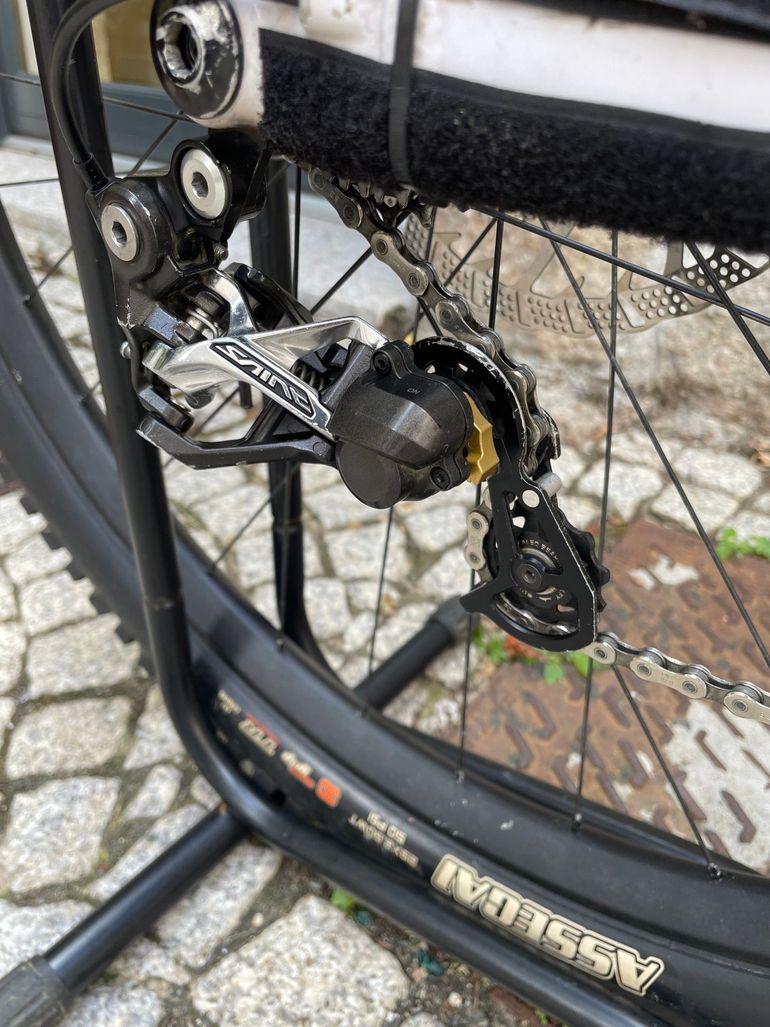 Used Mondraker Summum Shimano Saint 2021 Mountainbike, Black — image 14 of 20