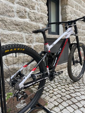 Used Mondraker Summum Shimano Saint 2021 Mountainbike, Black — image 4 of 20