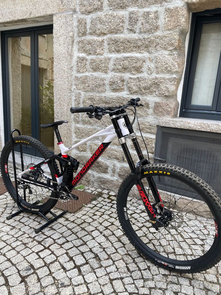 Used Mondraker Summum Shimano Saint 2021 Mountainbike, Black — image 2 of 20