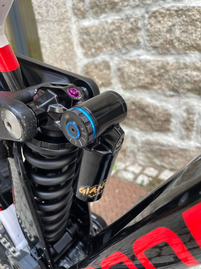 Used Mondraker Summum Shimano Saint 2021 Mountainbike, Black — image 10 of 20