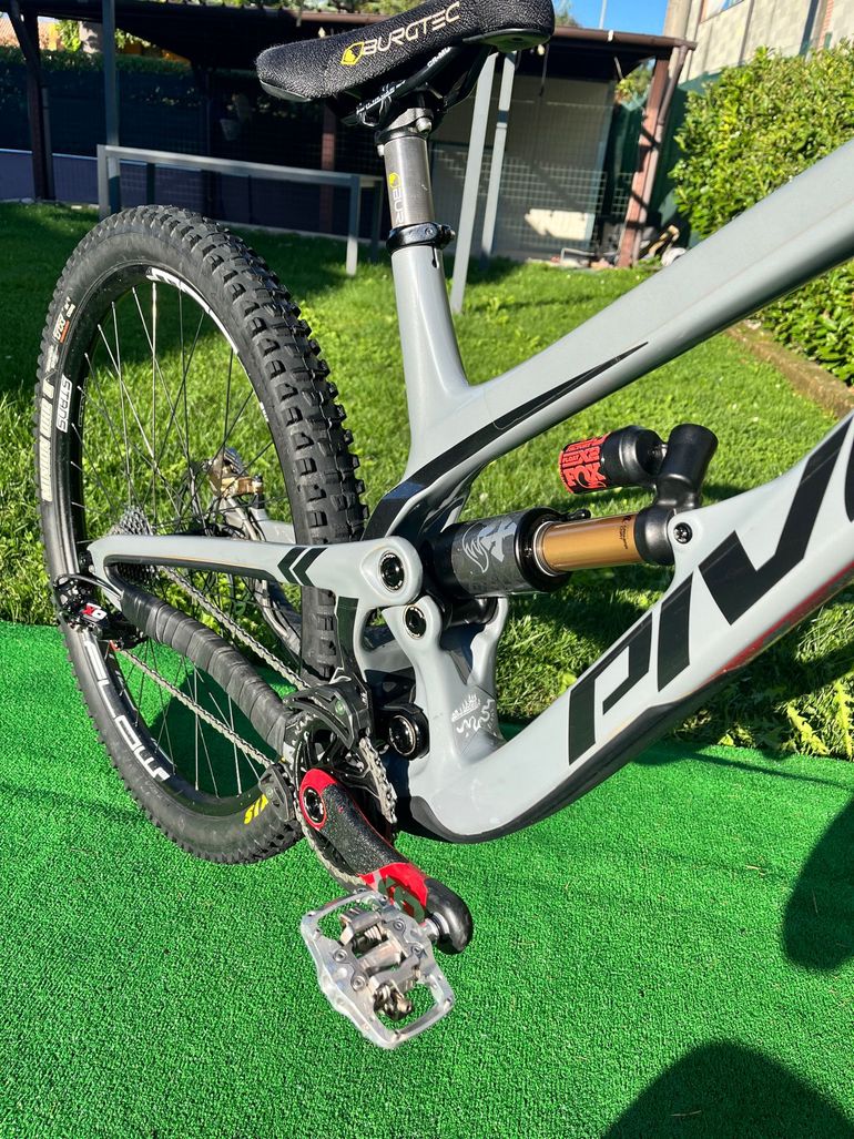 Used Pivot Phoenix Sram X0 EAGLE AXS 2022 Mountainbike, Light Gray, 29 — image 2 of 8
