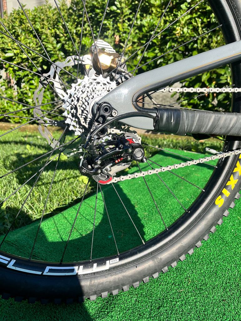 Used Pivot Phoenix Sram X0 EAGLE AXS 2022 Mountainbike, Light Gray, 29 — image 3 of 8