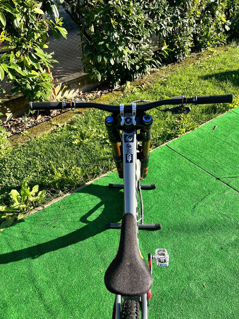 Used Pivot Phoenix Sram X0 EAGLE AXS 2022 Mountainbike, Light Gray, 29 — image 6 of 8