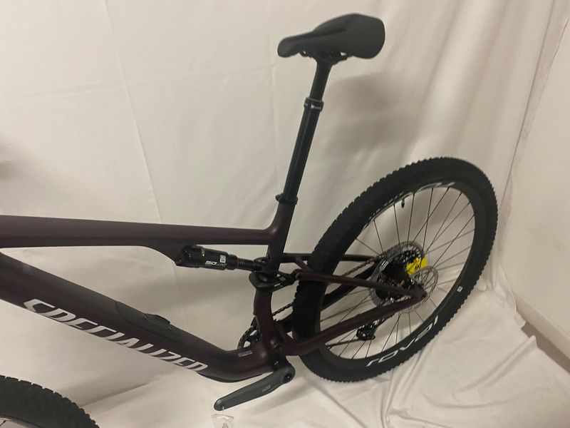 Specialized Epic 8 Expert 2025 Mountainbike de segunda mano, Rojo — imagen 2 de 9