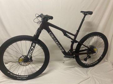 Specialized Epic 8 Expert 2025 Mountainbike de segunda mano, Rojo — imagen 4 de 9