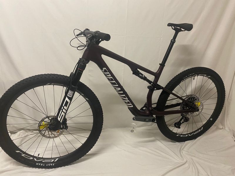 Specialized Epic 8 Expert 2025 Mountainbike de segunda mano, Rojo — imagen 4 de 9