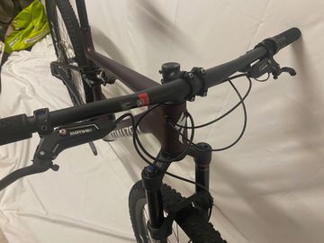 Specialized Epic 8 Expert 2025 Mountainbike de segunda mano, Rojo — imagen 5 de 9
