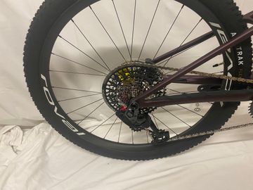 Specialized Epic 8 Expert 2025 Mountainbike de segunda mano, Rojo — imagen 9 de 9