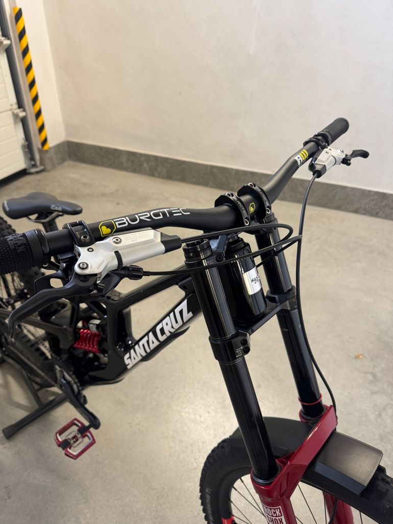 Použité Santa Cruz V10 2025 Mountainbike — obrázek 5 z 7