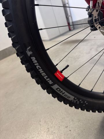 Použité Santa Cruz V10 2025 Mountainbike — obrázek 7 z 7