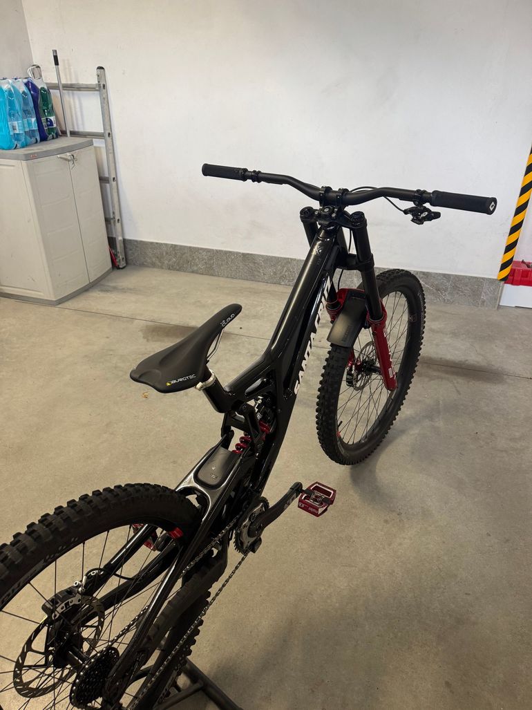 Použité Santa Cruz V10 2025 Mountainbike — obrázek 2 z 7