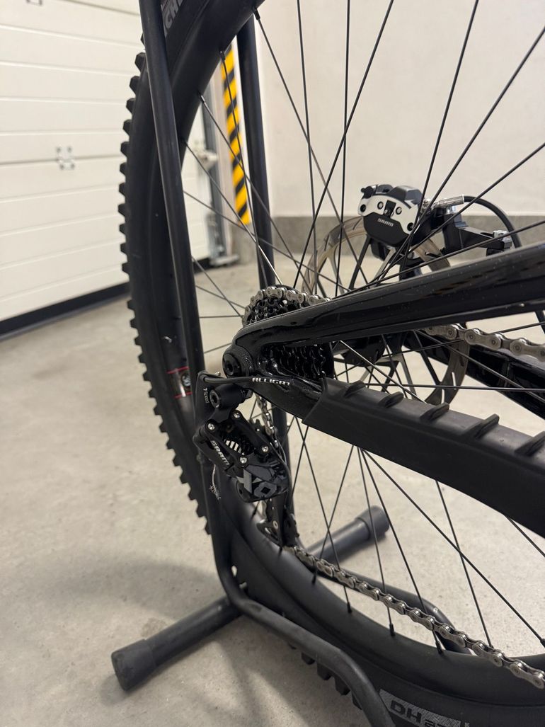 Použité Santa Cruz V10 2025 Mountainbike — obrázek 4 z 7