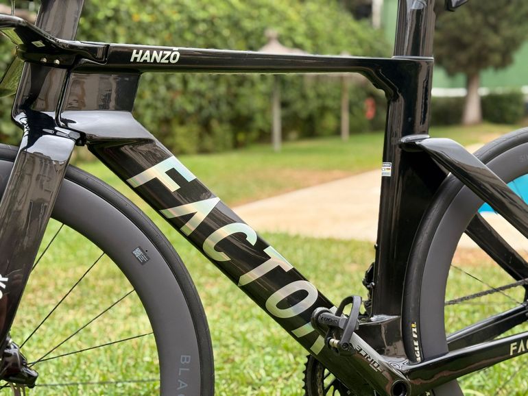 Factor HANZO - SRAM Red 2025