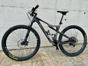 Orbea OIZ M30 2021 2021 Mountainbike usato, Grigio chiaro — immagine 2 di 5