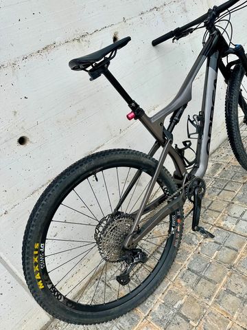 Orbea OIZ M30 2021 2021 Mountainbike usato, Grigio chiaro — immagine 3 di 5