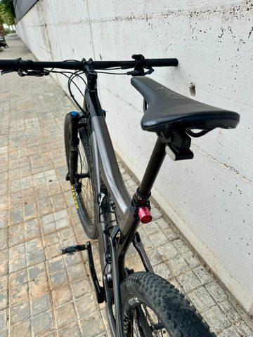 Orbea OIZ M30 2021 2021 Mountainbike usato, Grigio chiaro — immagine 4 di 5