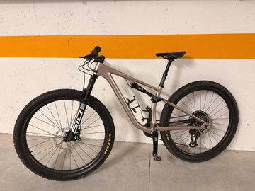 Used Specialized Epic SRAM XX SL Eagle AXS (T-Type) 2024 Mountainbike, Light Gray — image 9 of 22