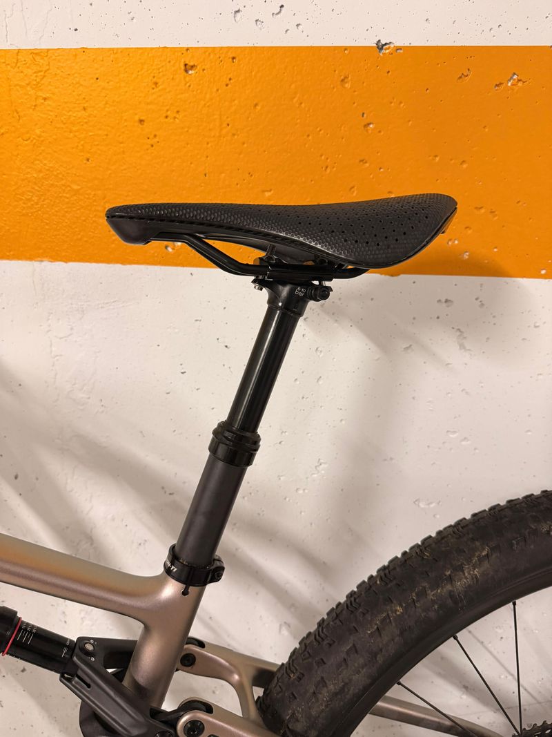 Used Specialized Epic SRAM XX SL Eagle AXS (T-Type) 2024 Mountainbike, Light Gray — image 5 of 22