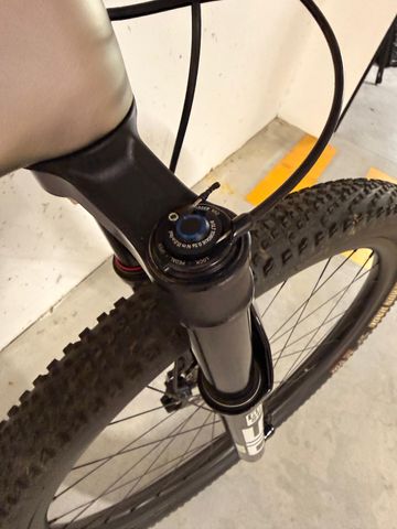 Used Specialized Epic SRAM XX SL Eagle AXS (T-Type) 2024 Mountainbike, Light Gray — image 13 of 22