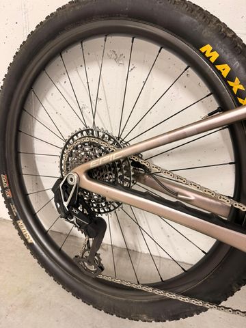 Used Specialized Epic SRAM XX SL Eagle AXS (T-Type) 2024 Mountainbike, Light Gray — image 14 of 22