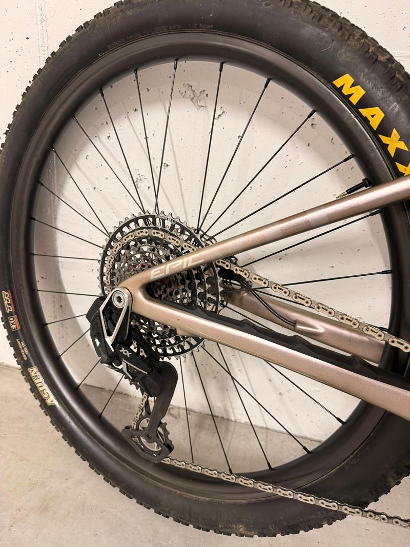 Used Specialized Epic SRAM XX SL Eagle AXS (T-Type) 2024 Mountainbike, Light Gray — image 14 of 22