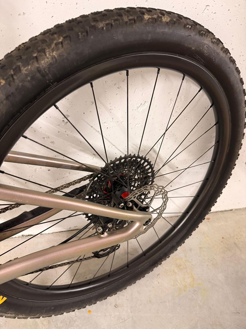 Used Specialized Epic SRAM XX SL Eagle AXS (T-Type) 2024 Mountainbike, Light Gray — image 6 of 22