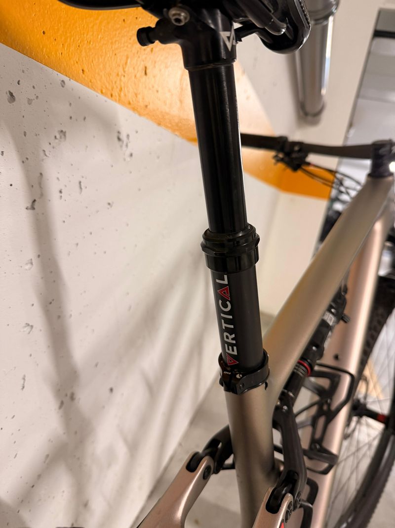 Used Specialized Epic SRAM XX SL Eagle AXS (T-Type) 2024 Mountainbike, Light Gray — image 16 of 22