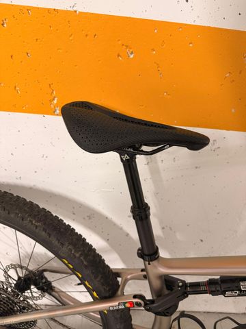 Used Specialized Epic SRAM XX SL Eagle AXS (T-Type) 2024 Mountainbike, Light Gray — image 17 of 22