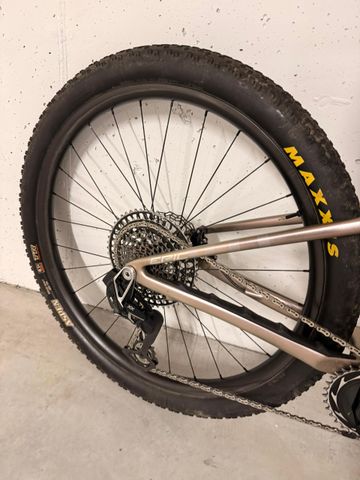 Used Specialized Epic SRAM XX SL Eagle AXS (T-Type) 2024 Mountainbike, Light Gray — image 10 of 22